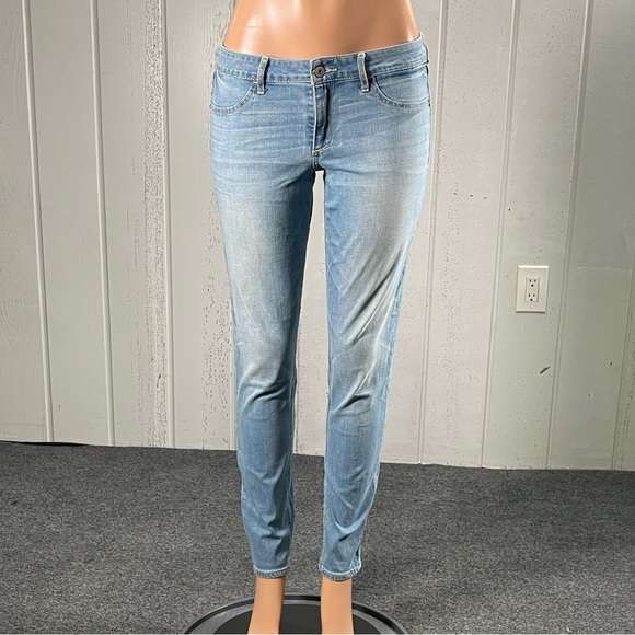 * Abercrombie &Fitch Women's Light Washed  Mid-Rise  Jeans Sz 10R - Picture 14 of 16